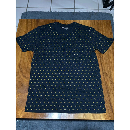 Playera True Religion Negro Logos Pequeños True Dorados